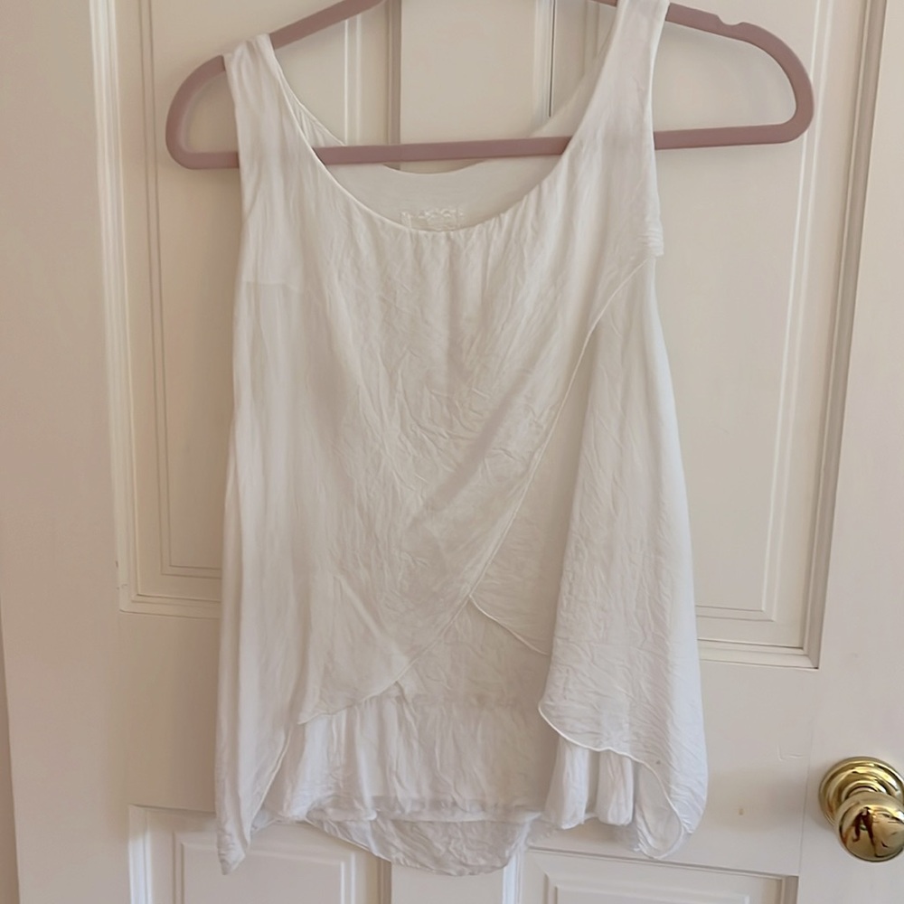 Italian flowy loose sleeveless top.
